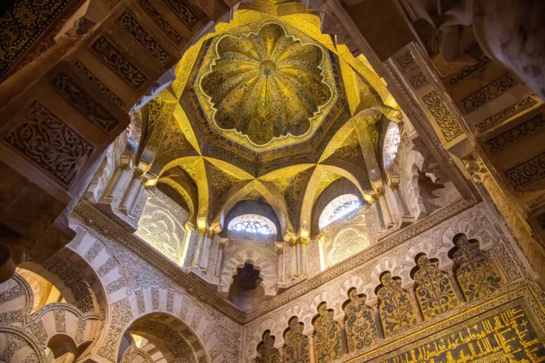 cupula interior mezquita cordoba tour guiado naturanda 1 768x512
