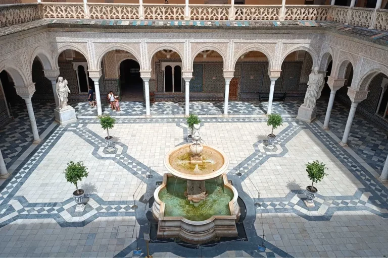 vista superior patio interior visita guiada casa pilatos 768x512