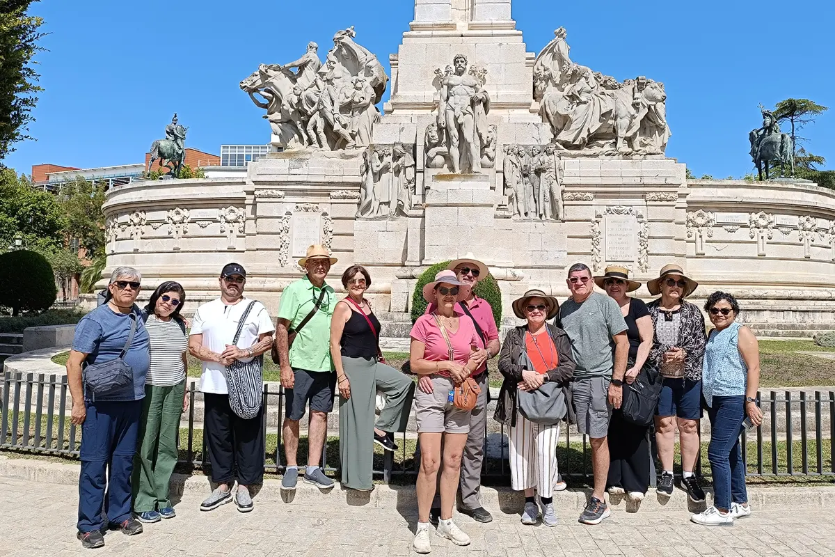 Excursión a Jerez y Cádiz con espectáculo de caballos desde Sevilla, una experiencia única con vinos, cultura, arte ecuestre y visitas guiadas.