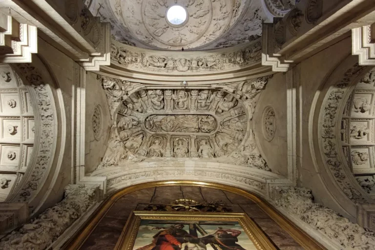 techo interior decorado catedral sevilla tour naturanda 1 768x512