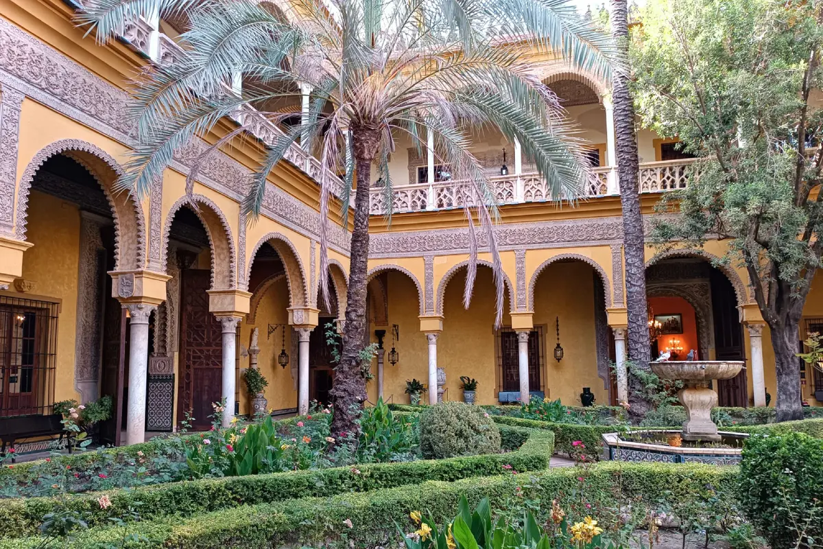 Visita guiada al Palacio de Dueñas